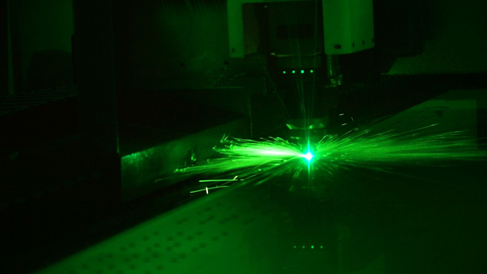 Laser fibra Hymson di Samer Componenti programmato con il CAD/CAM PN4000 di WiCAM